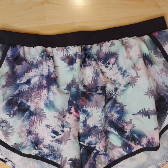 Under Armour Athletic Shorts - Picture 3 of 8